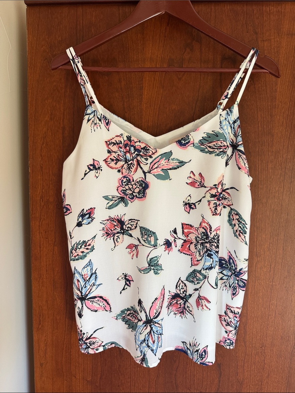 Skies Are Blie Women’s Floral V-Neck flowy Tank Top - White/Pink/Green